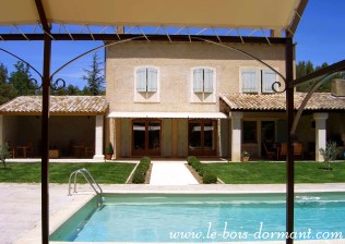 La maison et la piscine